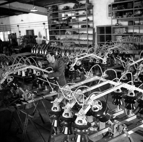 במפעל המתכת של הקיבוץ - פרלמוטר דוד