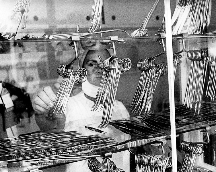 כלים בחדר ניתוח - נהור צבי