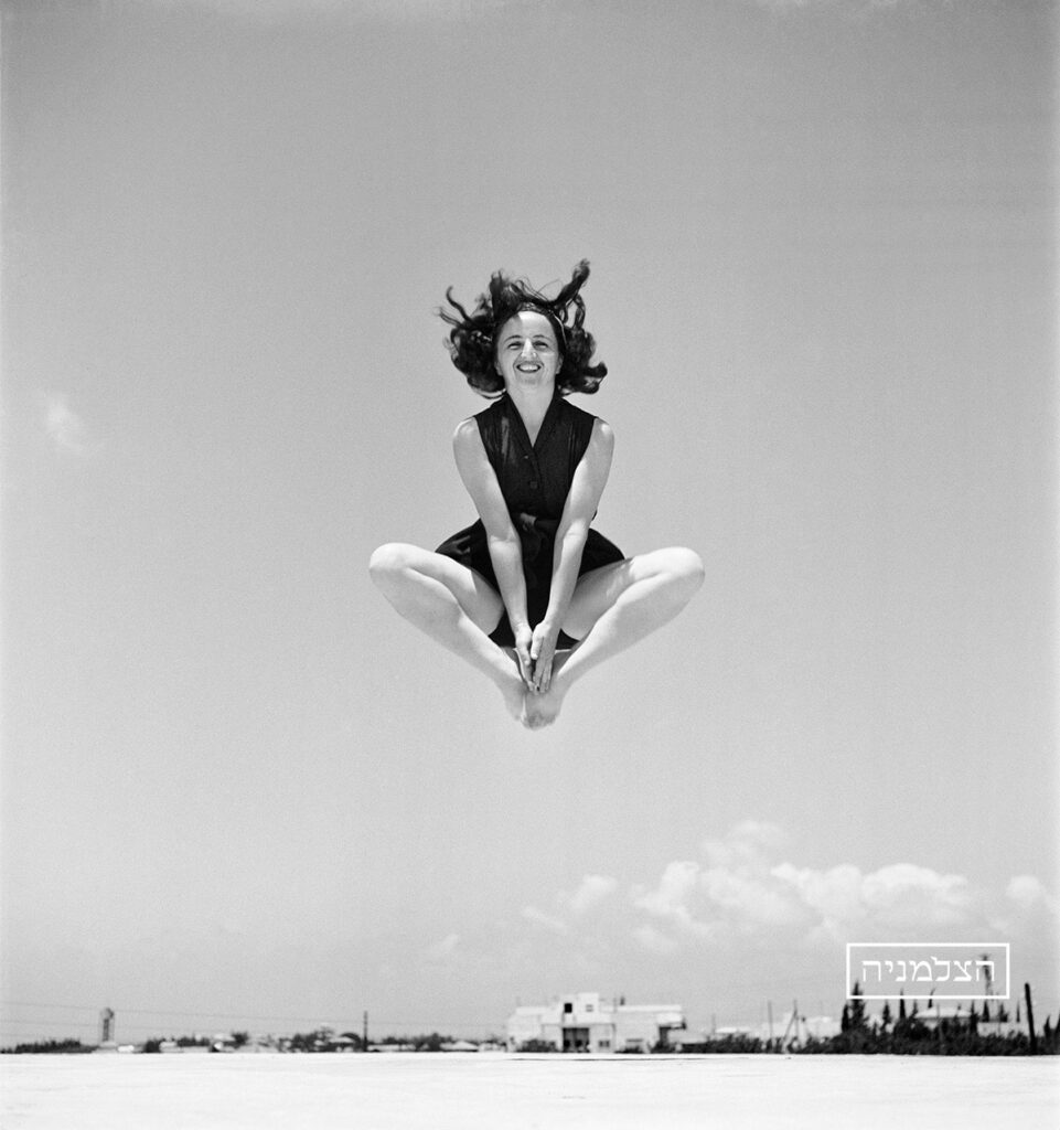 מרים ויסנשטין קופצת באויר - ויסנשטין רודי (שמעון)