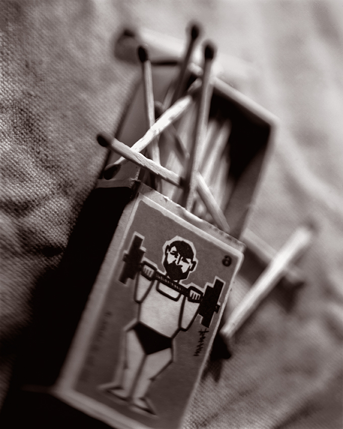 סמלים של תרבויות מפוארות, בריון גפרורים - גנור אבי