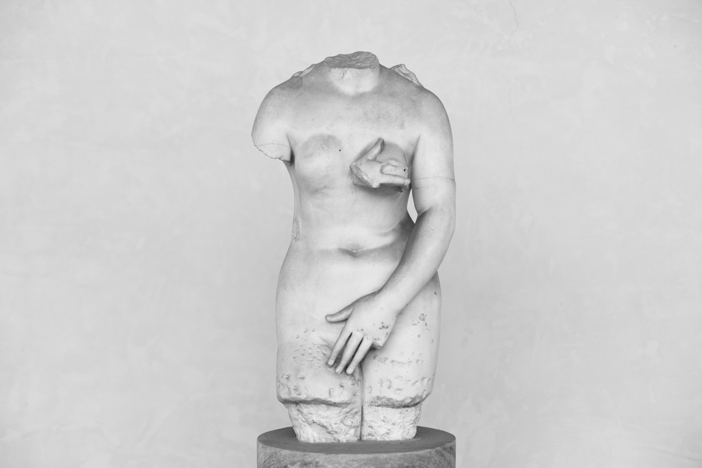 Nude (Aphrodite, “Pudica” Pose, 2nd Century CE) - ברגר יוסי