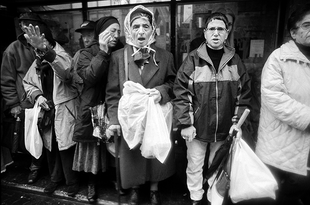 תור לאוטובוס - ליבק אלכס