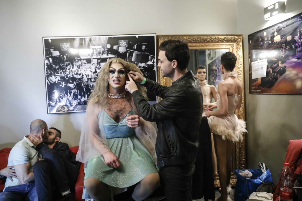 הכנות למופע של ויולט צ׳צ׳קי - גוזני מגד