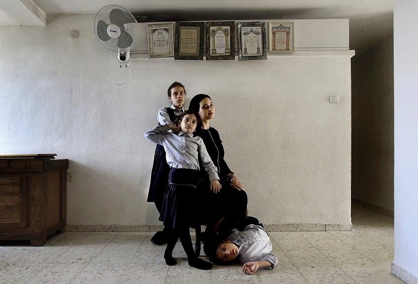 מרלין וניג ובנותיה בביתן - נשר איריס