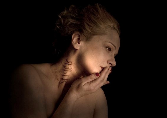 אלונה קמחי, "לשון" - נשר איריס