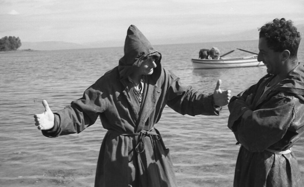 דייגי עין גב בשיחה על גודלו של דג - אופנהיים נפתלי