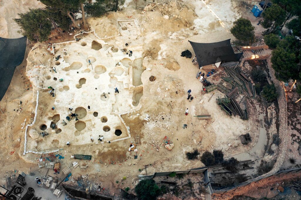 הולילנד - סימן-טוב אורית