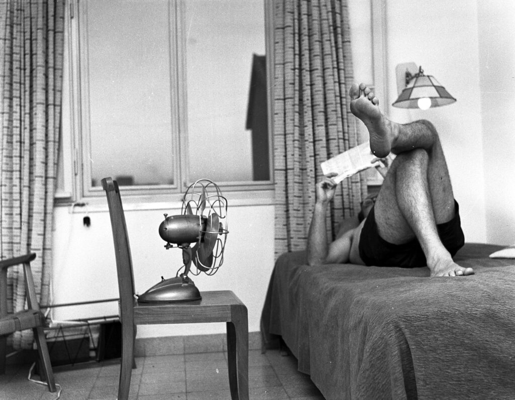 חיים איתן בחדרו - ריבנר טוביה