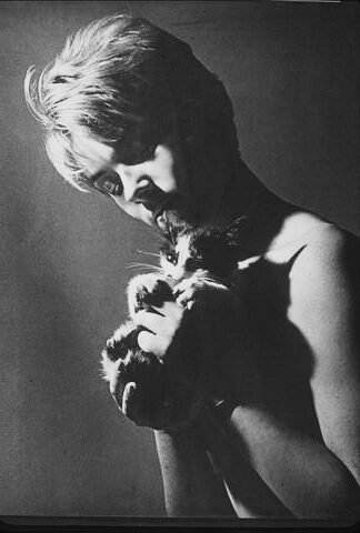 ללא כותרת - פירסט יוליאן