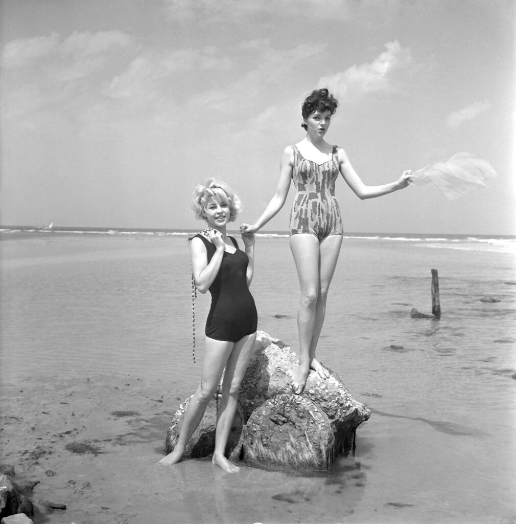 "אלסטקס" בגדי ים - עשת מולה