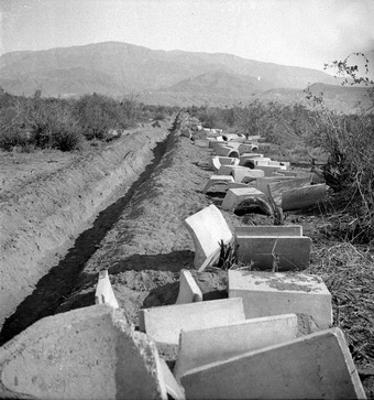 יציקת חלקי בטון עבור תעלת מים ובריכות בשטח המפעל - שיפטן גדעון