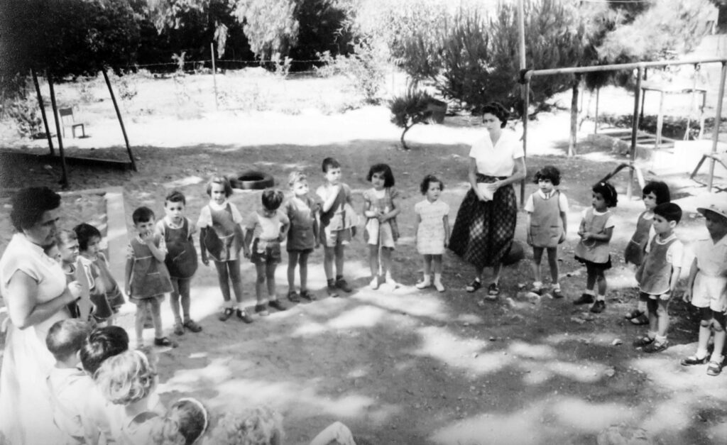 ילדי גן אסתר דרימר ביום העצמאות הראשון - צוקרמן מנחם