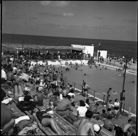 בריכת השחייה, שכונת בת גלים - נבו עמרם