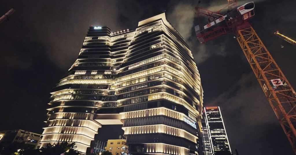 בניין טאהו בלילה - גורל רורברגר ענת