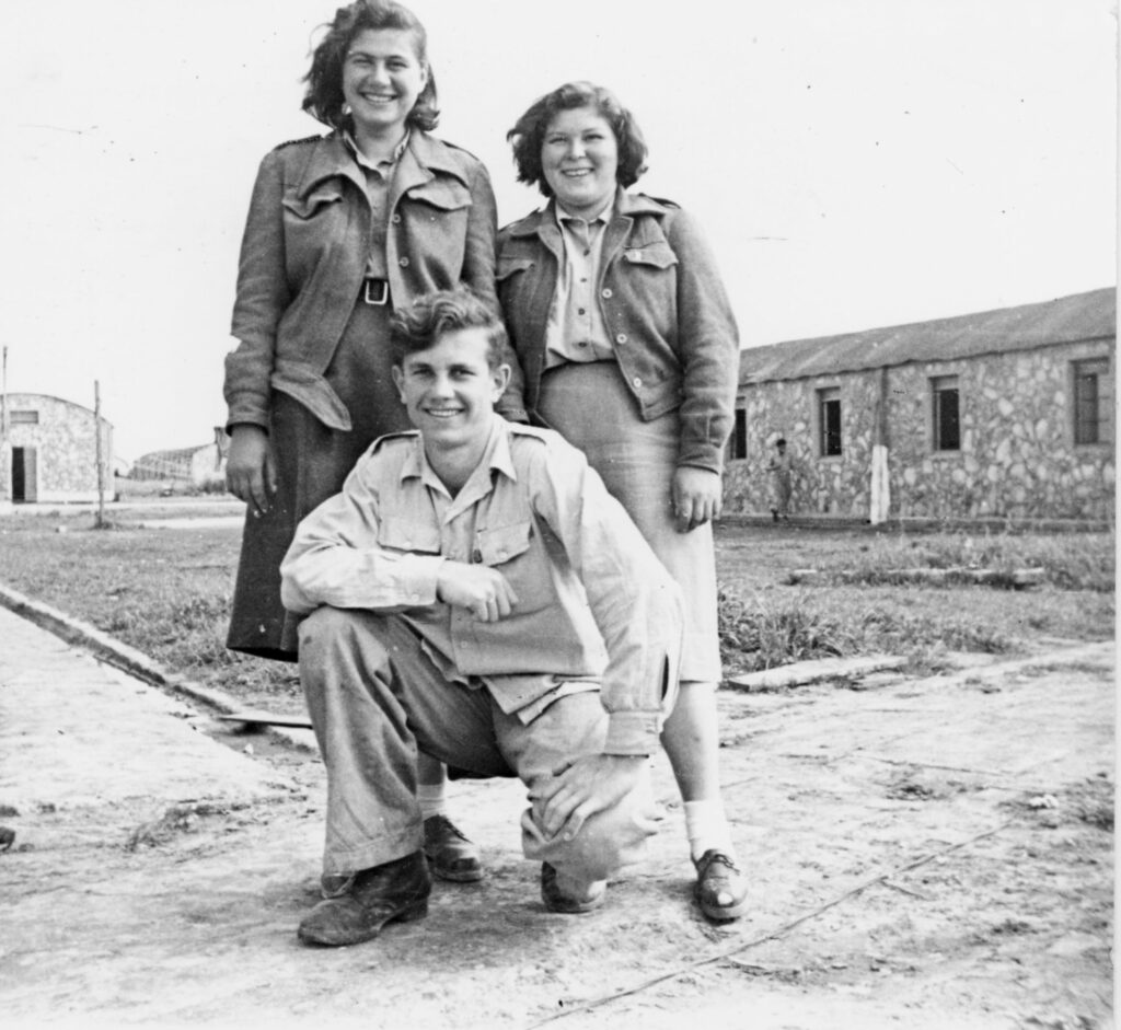 לוחמי הגח"ל בבסיס הגדוד במחנה ישראל לאחר ההפוגה השניה - פלאט גדליהו