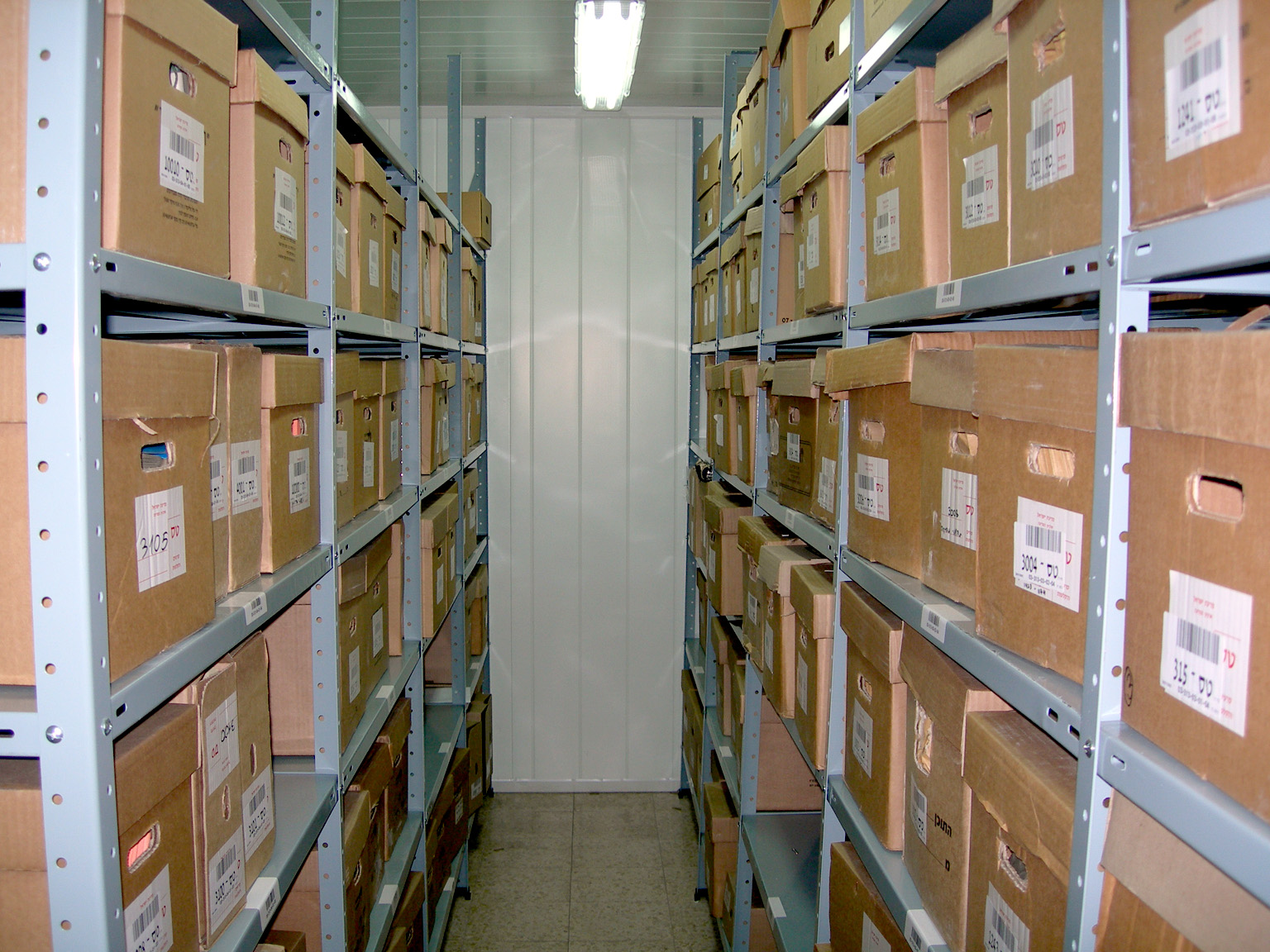 אוסף הצלם זולטן קלוגר בגנזך המדינה, 2004, צילום: גיא רז