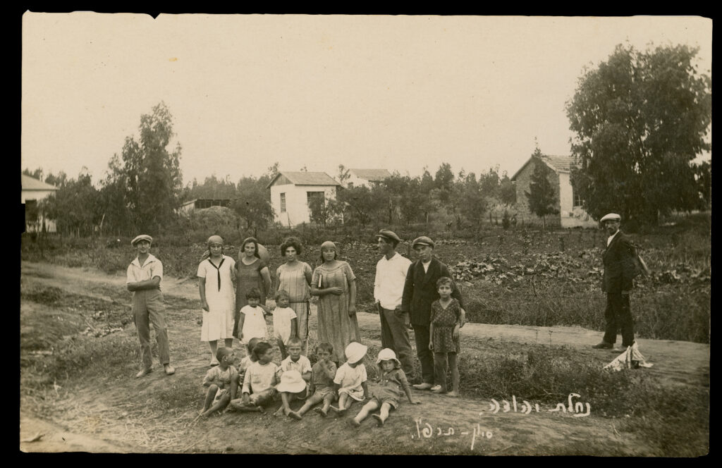 נחלת יהודה, ראשון לציון, מאי 1926, אולשטיין עומד ראשון מימין