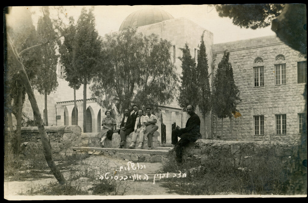 ירושלים, באוניברסיטה העברית, אולשטיין יושב ראשון מימין