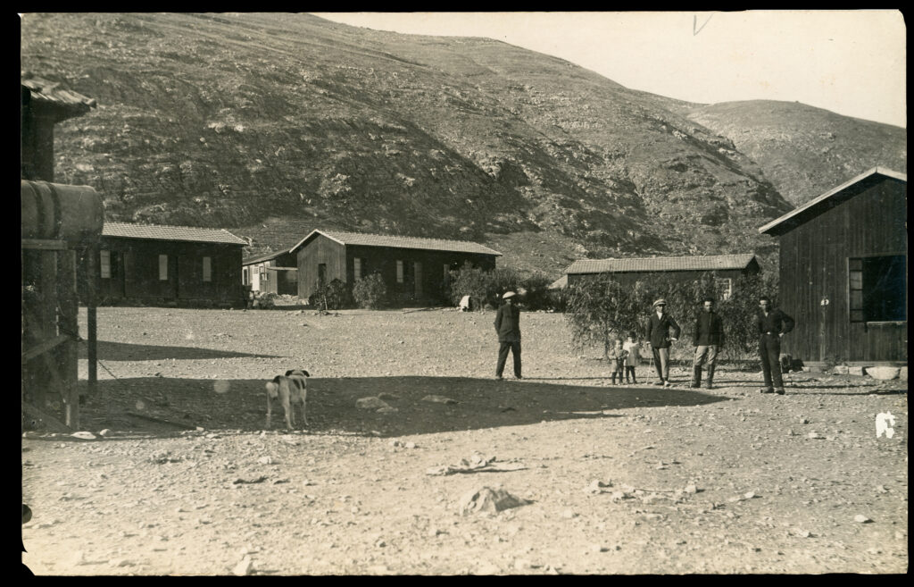 קיבוץ חפציבה, אולשטיין עומד משמאל