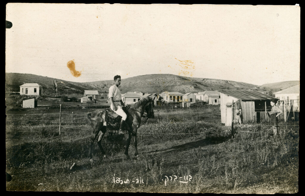 סוס ורוכבו, בני ברק, יולי 1926