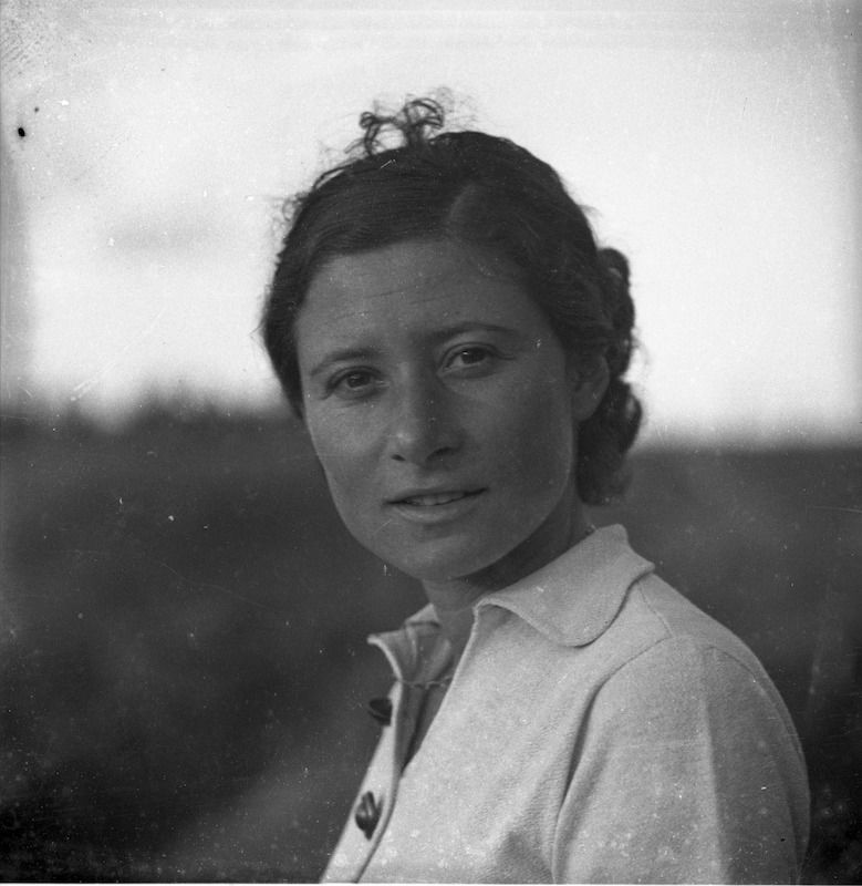 נדב מן, ביתמונה. מאוסף צילומי מרגוט מאייר שדה. האוסף הלאומי לתצלומים על שם משפחת פריצקר, הספרייה הלאומית, שנות ה-40.