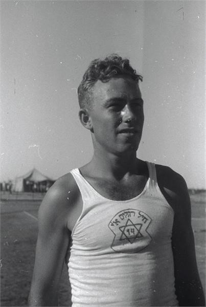 מחיל רגלים בא"י – בתחרות ספורט - דינר לזר