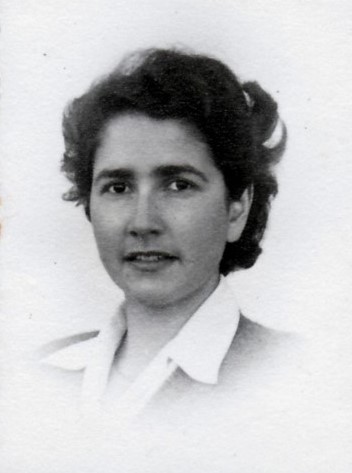 חנה (אווה) זלוסצר (אמה של הצלמת) - זלוסצר יונה