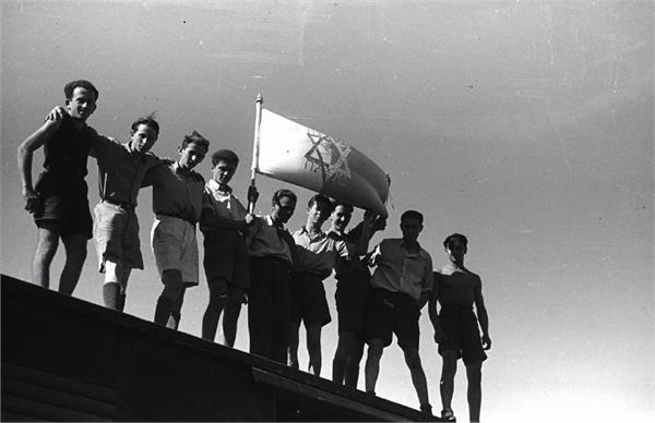 העולים הצעירים שהגיעו ארצה באוניה הפורטוגזית "גוין" - דינר לזר