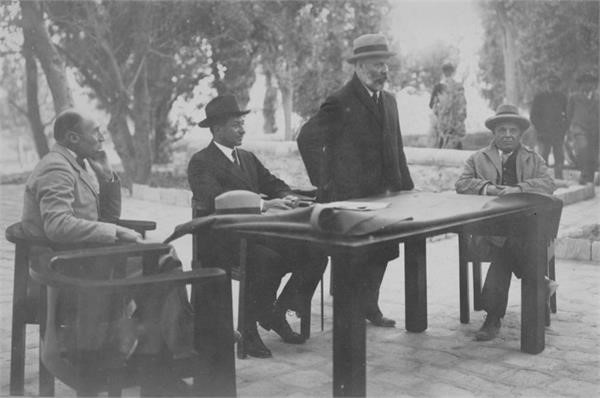 מנחם אוסישקין נואם בחגיגת הפתיחה של המכון למתמטיקה באוניברסיטה העברית - שווייג שמואל יוסף