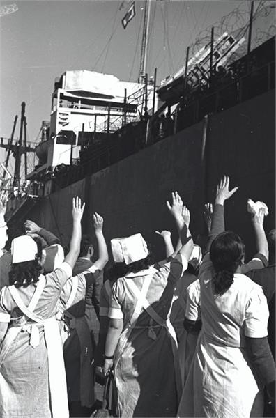 1500 ילדים והוריהם הגיעו ארצה מקפריסין - דינר לזר