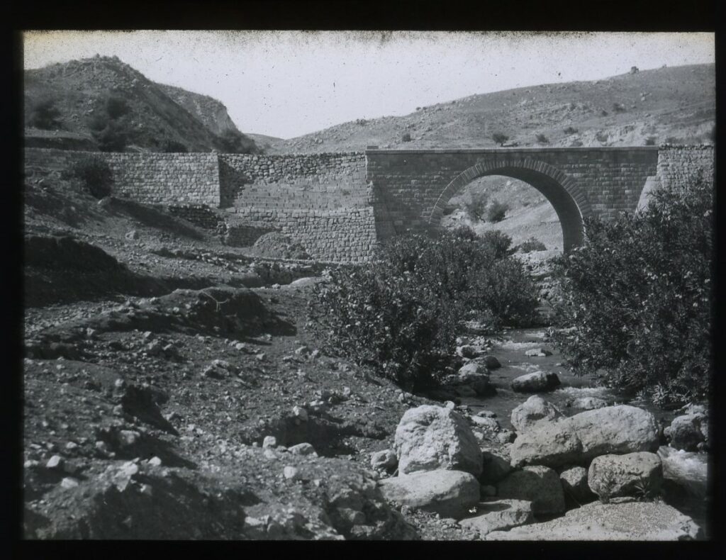 גשר מעל נחל - ראאד חליל