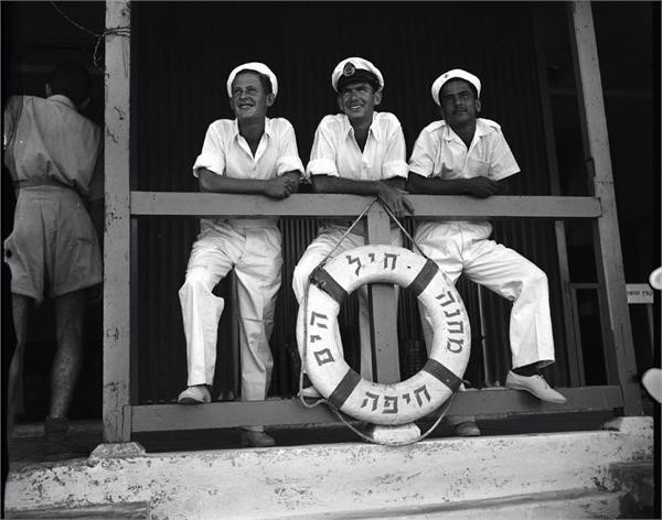 במחנה חיל הים - דינר לזר