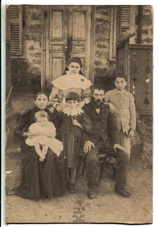 אהרון פלורנקו ורעייתו בת שבע לבית הרשנזון עם ארבעת ילדיהם - רפאלוביץ ישעיהו