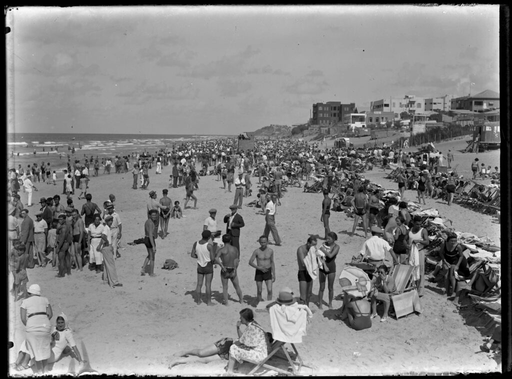 חוף תל אביב - קריסטלר ולטר