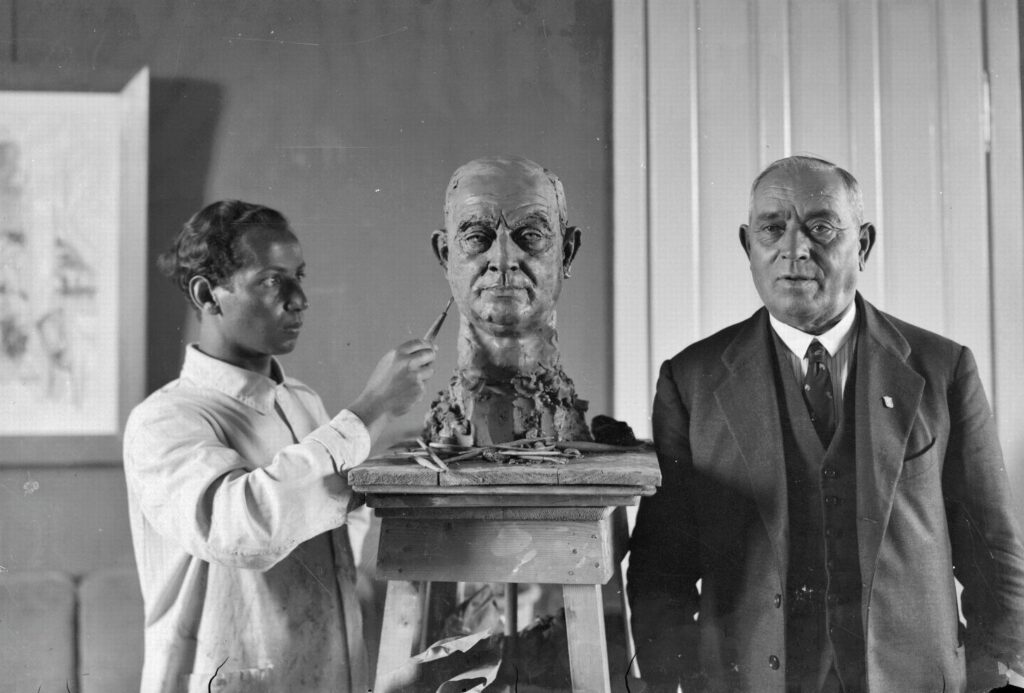 פיסול דיוקן ראש העיר הראשון מאיר דיזנגוף ע"י פליקס וייס - סוסקין אברהם