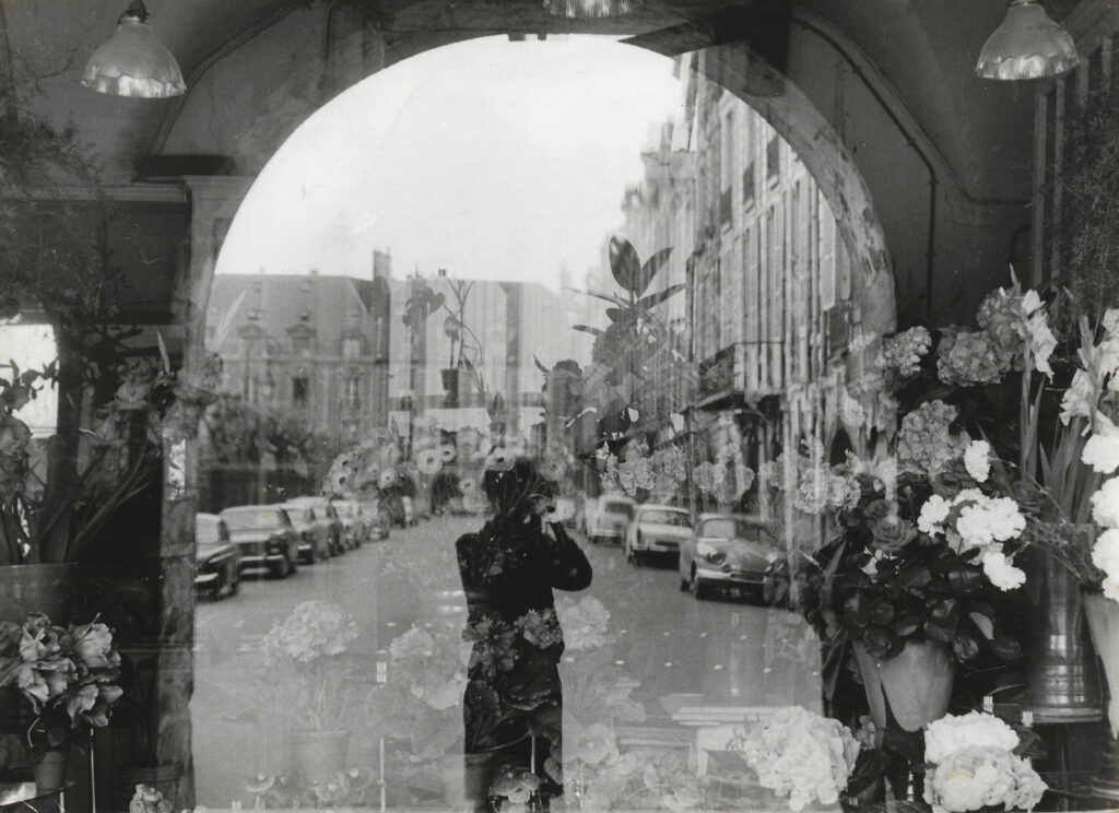 השתקפות הצלמת בפריס - אביב (פין) נורית