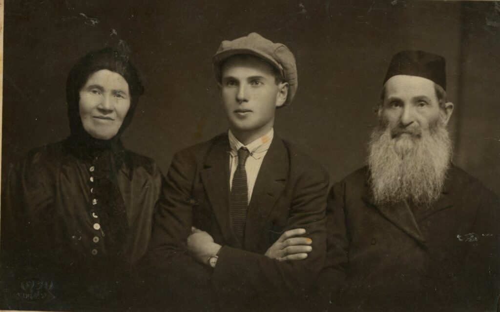 קבוצת אנשים - קרפ רבקה