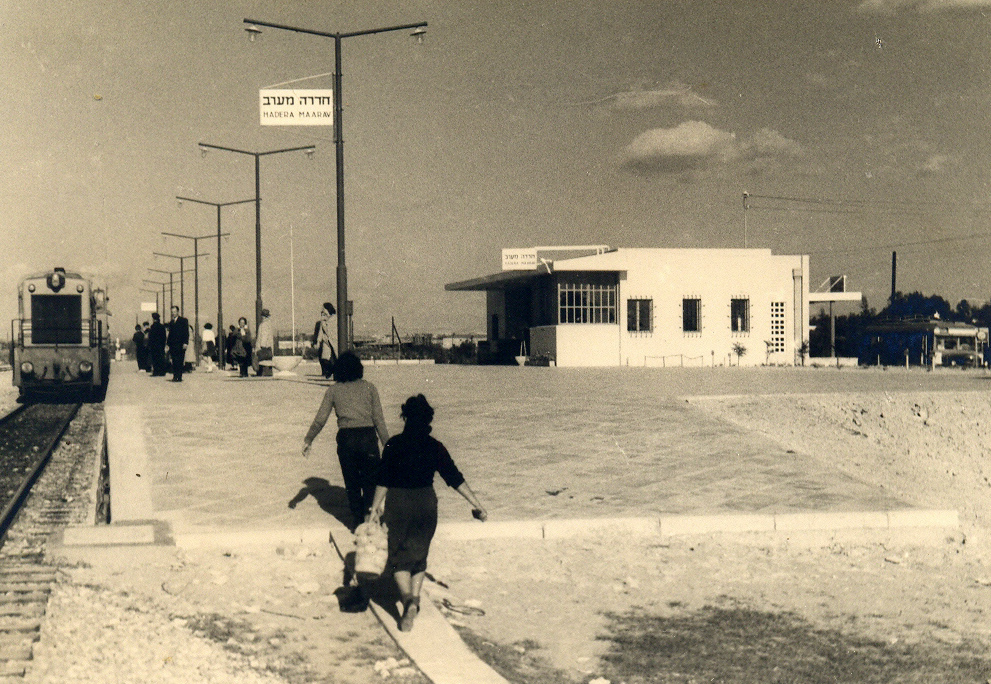 תחנת רכבת מערב - קריסטל פנחס