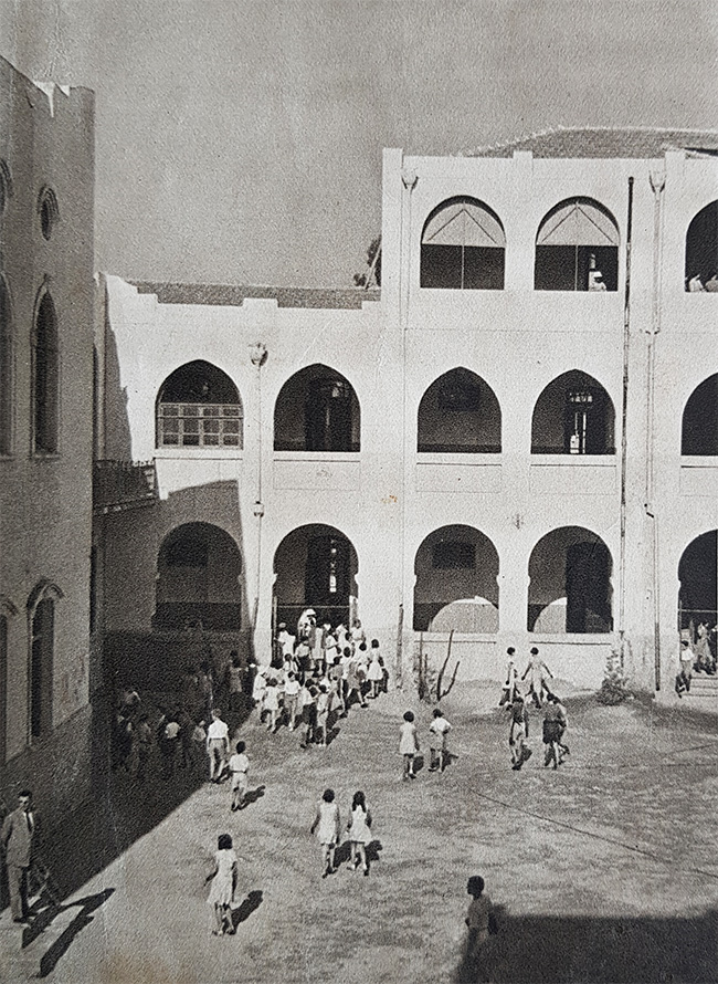 תל-אביב, חצר הגימנסיה הרצליה - קספריוס הנס