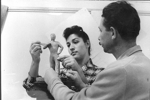 בית ספר לאמנות בבת ים. שושנה מנשה עולה מעירק לומדת פסול - גרוס פאול