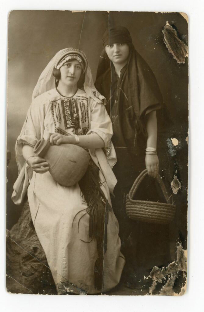 צילום סטודיו של נשים - סאווידס מיליטיאד