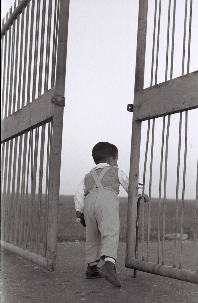 ימי התום- בשער הקיבוץ - רביב ברוך