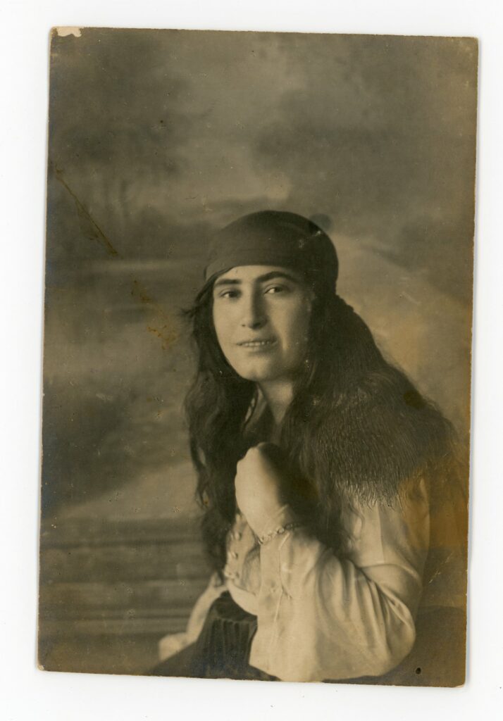 פורטרט אישה - כץ לאון