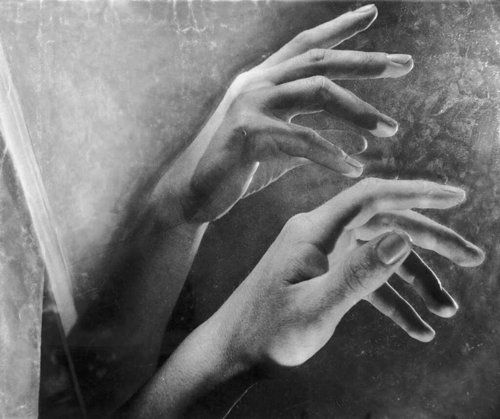 מתוך הסדרה "ידי אדם" - לרסקי הלמר