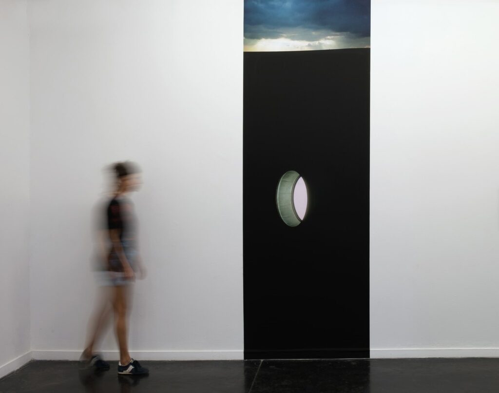 Unlikely Complicity (the hole) - סט הדס