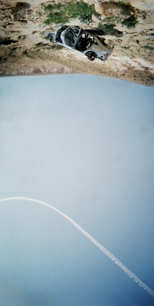 She died with the radio on (view) - סט הדס