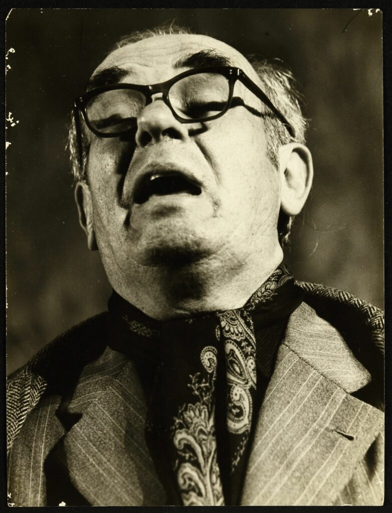 ההצגה 'הכרטסת' של תיאטרון זווית, שנכתבה על ידי תדיאוש רוזביץ ובוימה על ידי קונראד סבינרסקי - אגור יעקב