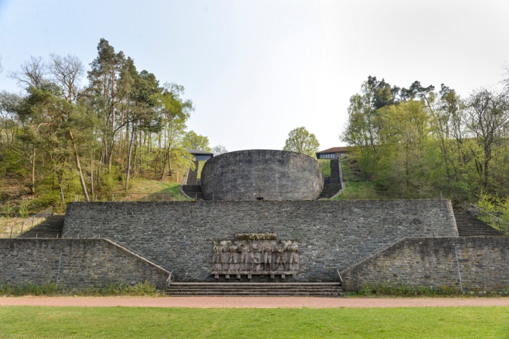 ווגלזנג (לשעבר בית ספר לפרחי קצונה נאציים) - אריאלי דנה