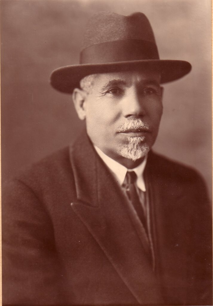 יוסף אליהו שלוש (1934-1870) - האחים גמזו