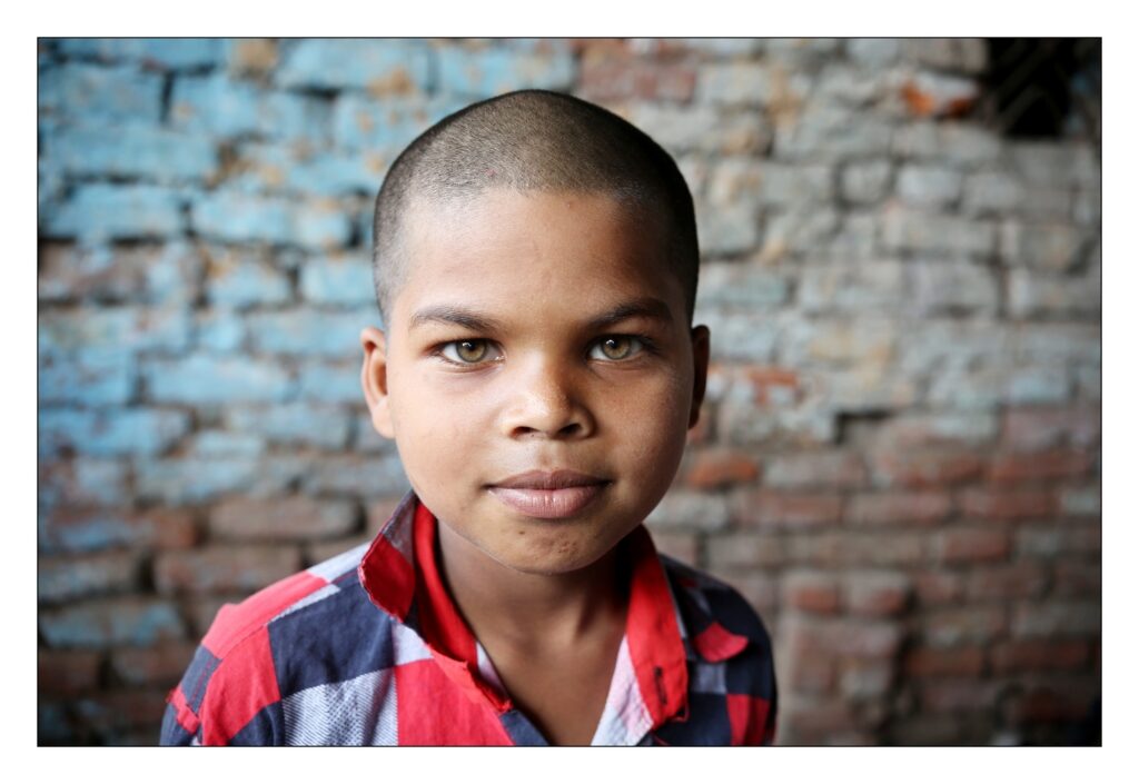 נער בסלאמס של דלהי - לורנצי אילן